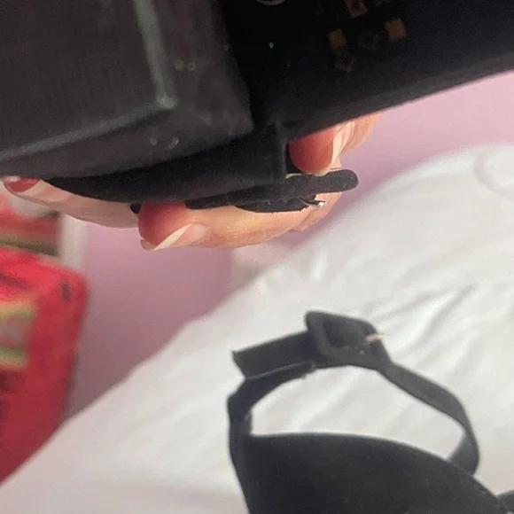 By Claunday Black color Ankle Strap
Block Short Heel Sandals Size 7 1/2 (7.5) - Picture 4 of 5